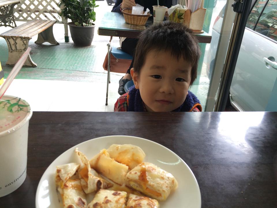 3歲的生日月。離婚之後回台北開始生活。